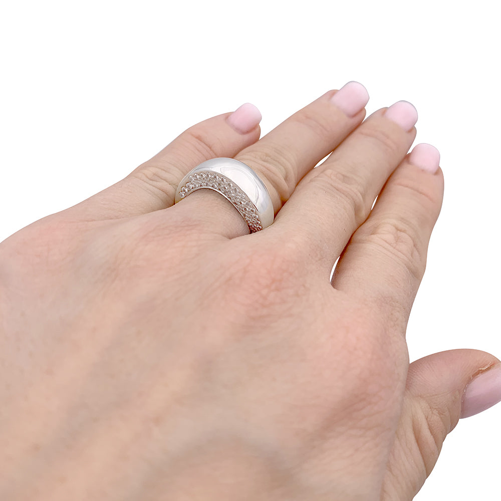 Bague Chaumet, "Valse", or blanc, diamants.