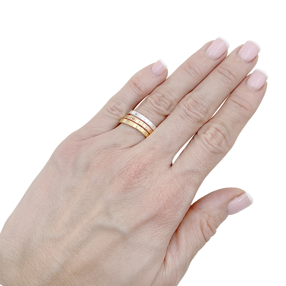 Chopard "Ice Cube" ring in yellow gold.