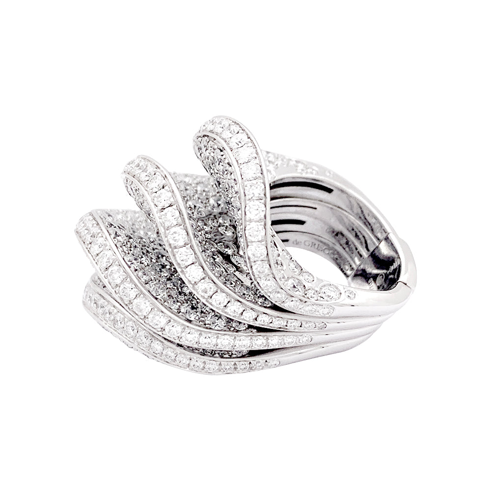 De Grisogono "Onde" ring in white gold and diamonds.