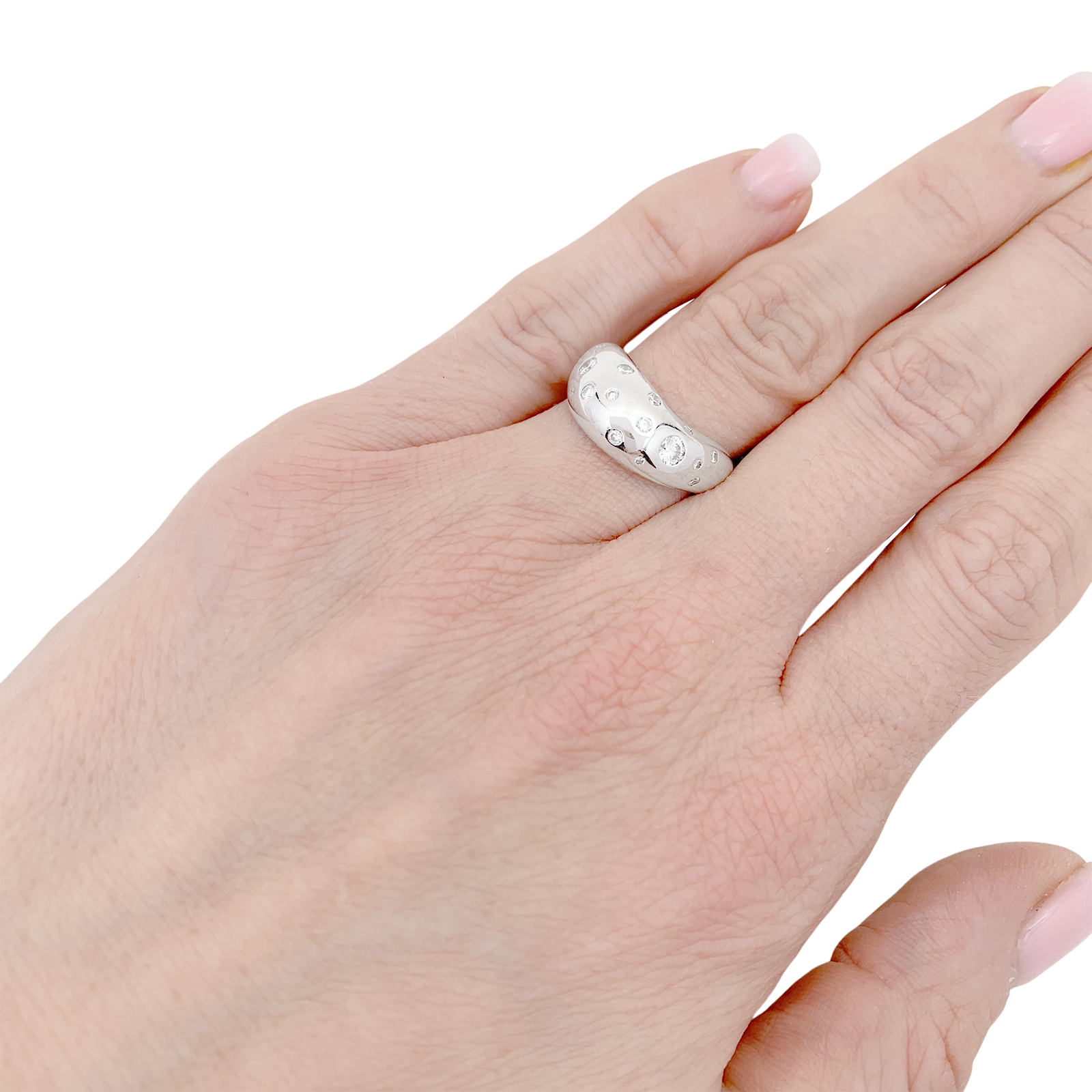 Fred "Mouvementée" ring in white gold and diamonds.