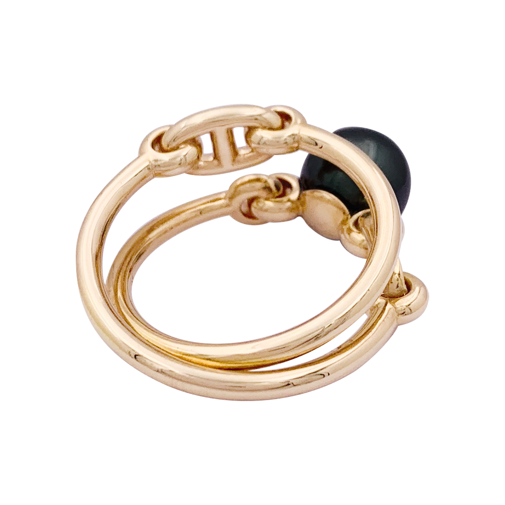 Hermès "Albertine" ring in pink gold, diamonds, and gray pearl.