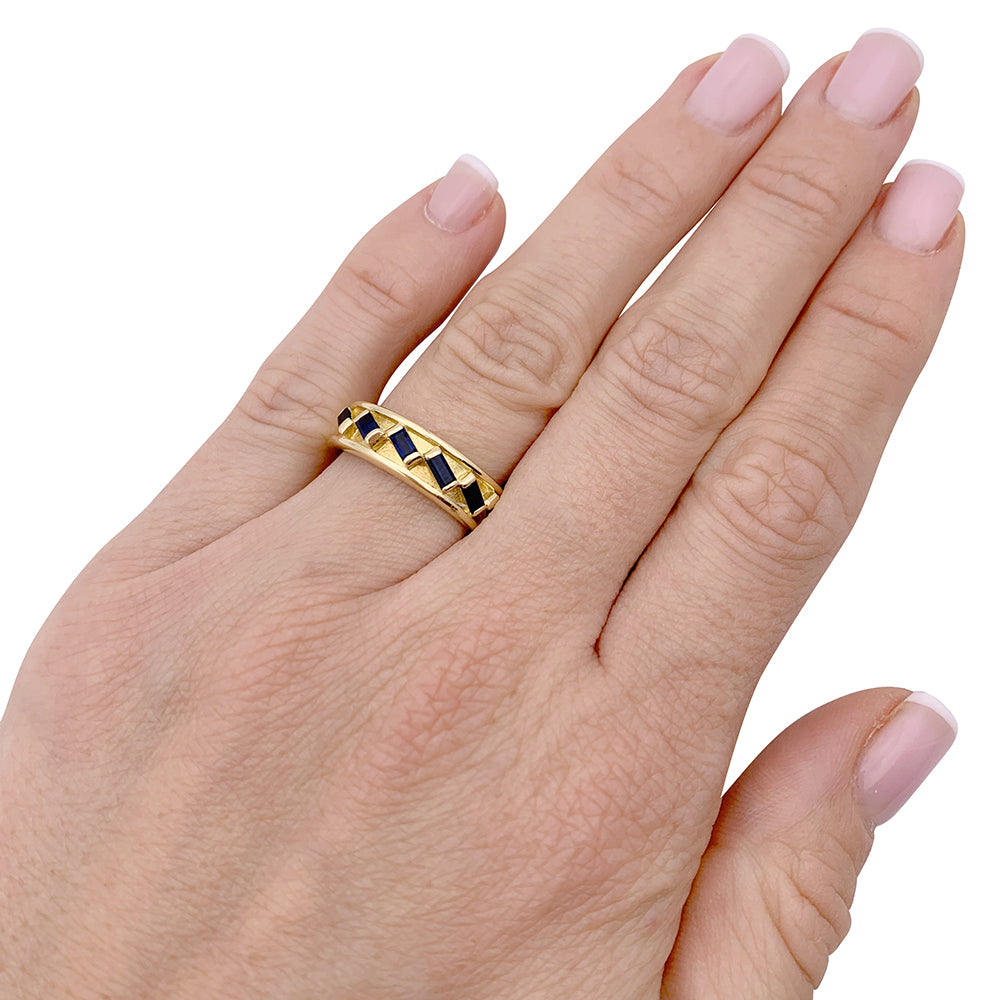 Hermès vintage ring in yellow gold and sapphires.