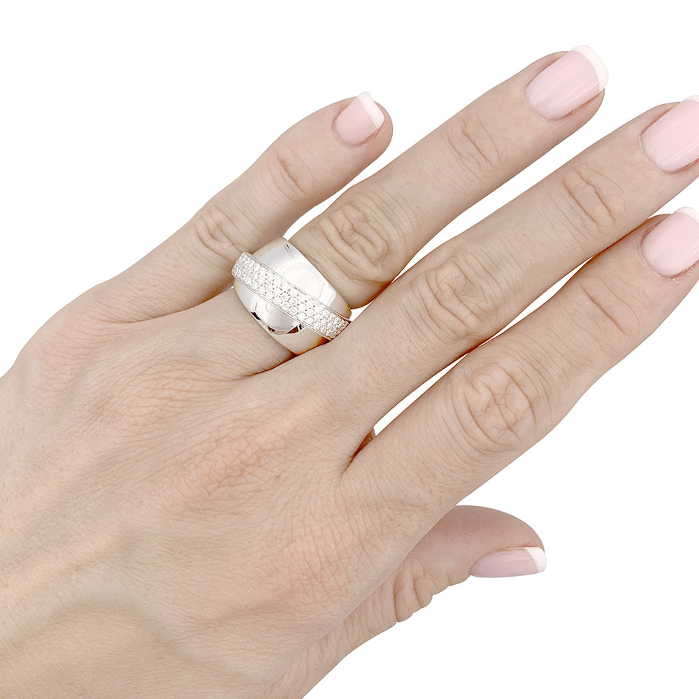Piaget "Possession" ring in white gold and diamonds.