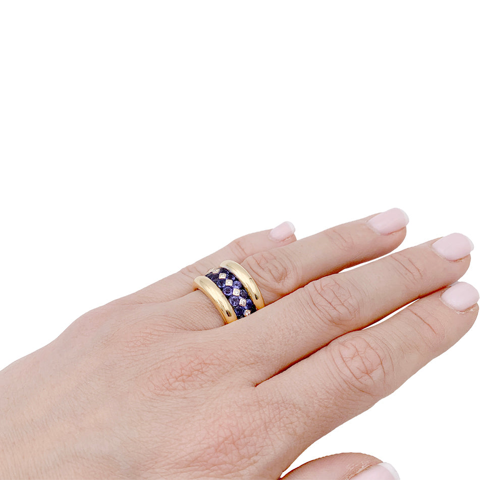 Poiray ring in yellow gold, sapphires, diamonds.