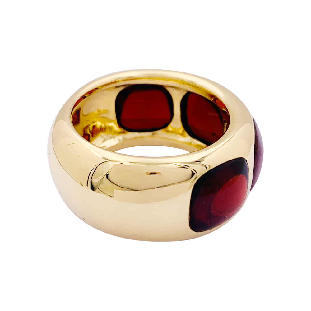 Pomellato "Bisanzio" ring in yellow gold, garnets.