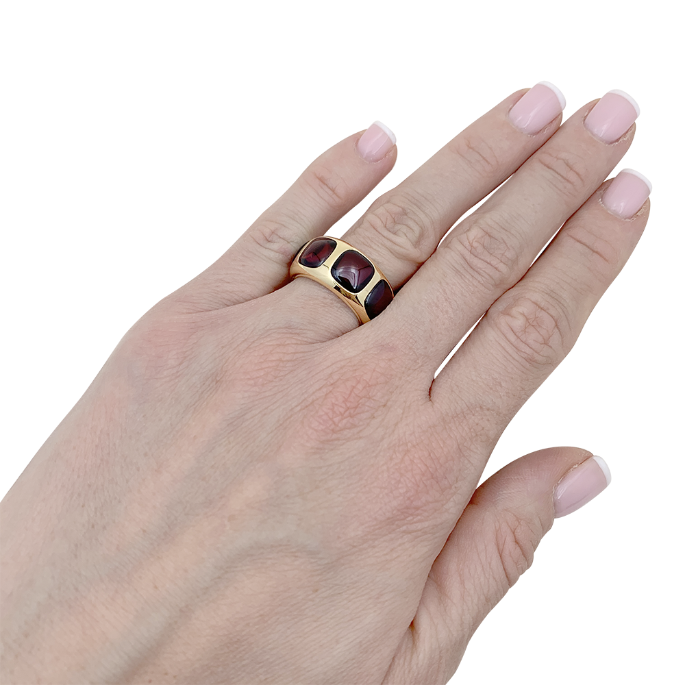 Pomellato "Bisanzio" ring in yellow gold, garnets.