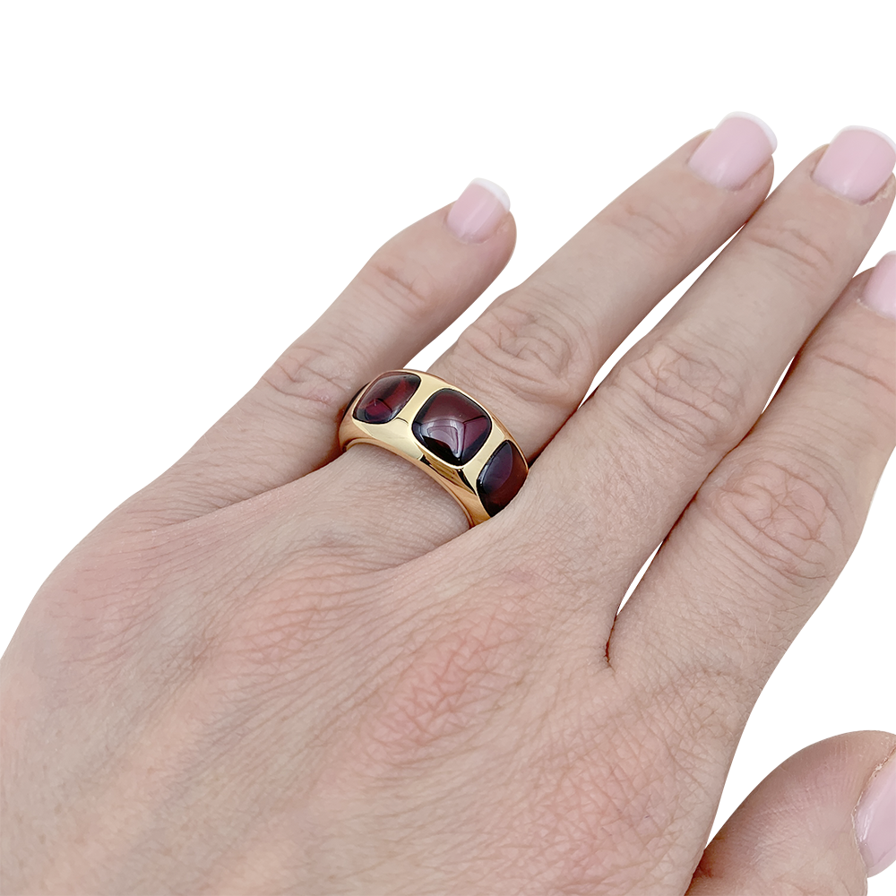 Pomellato "Bisanzio" ring in yellow gold, garnets.