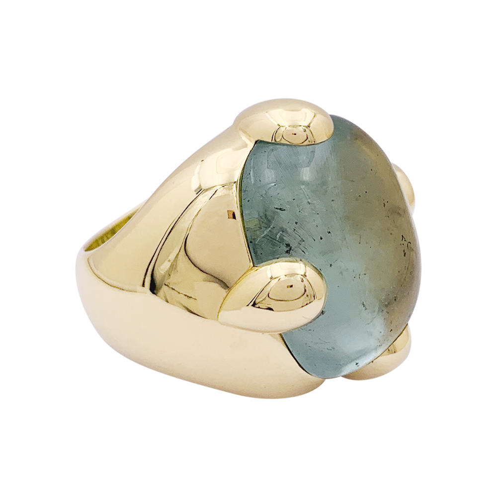 Pomellato "Griffe" ring in yellow gold and aquamarine.