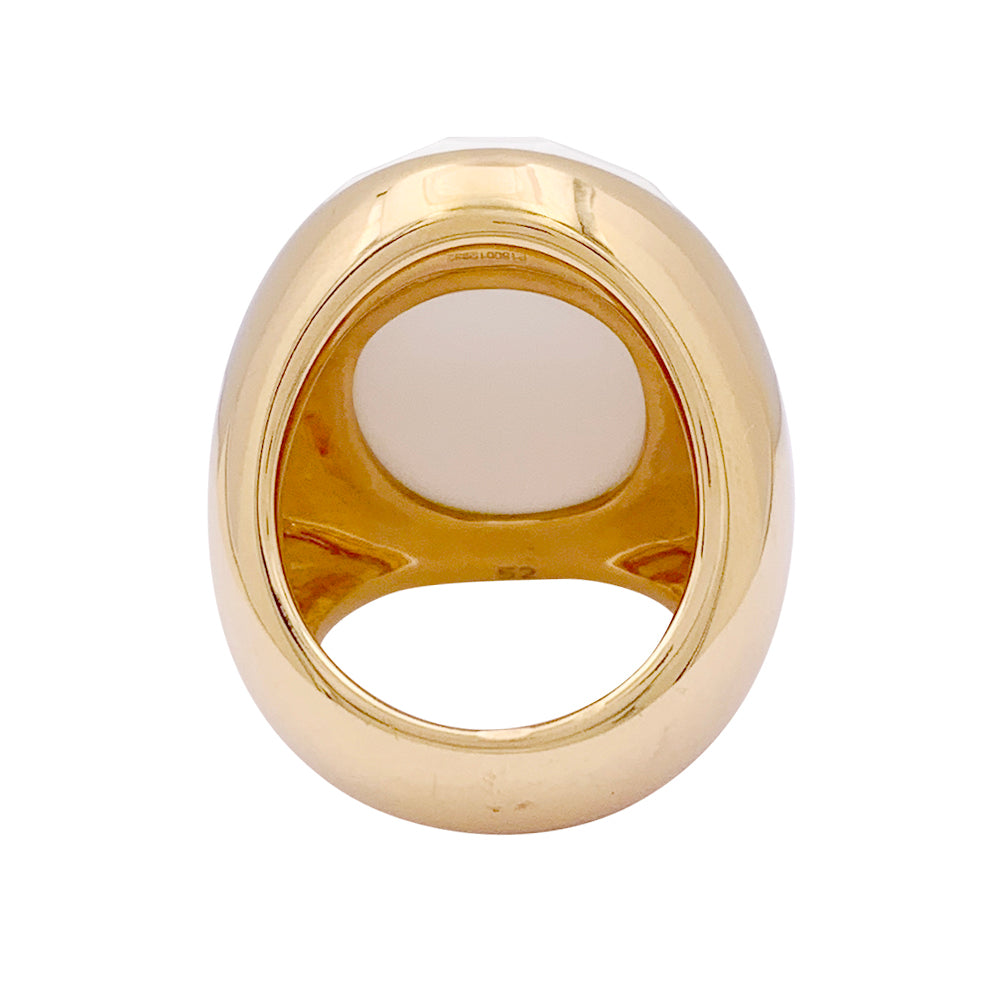 Pomellato "Victoria" ring in yellow gold, cacholong.