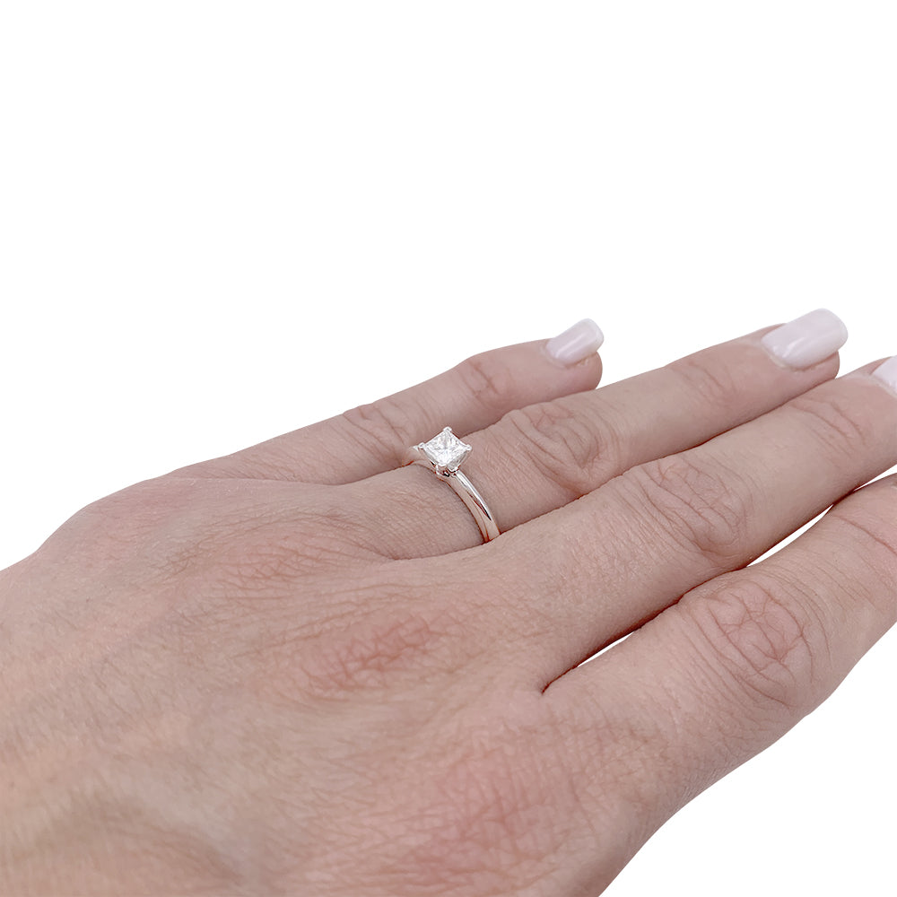 Tiffany&Co. ring in platinum, princess-cut diamond.