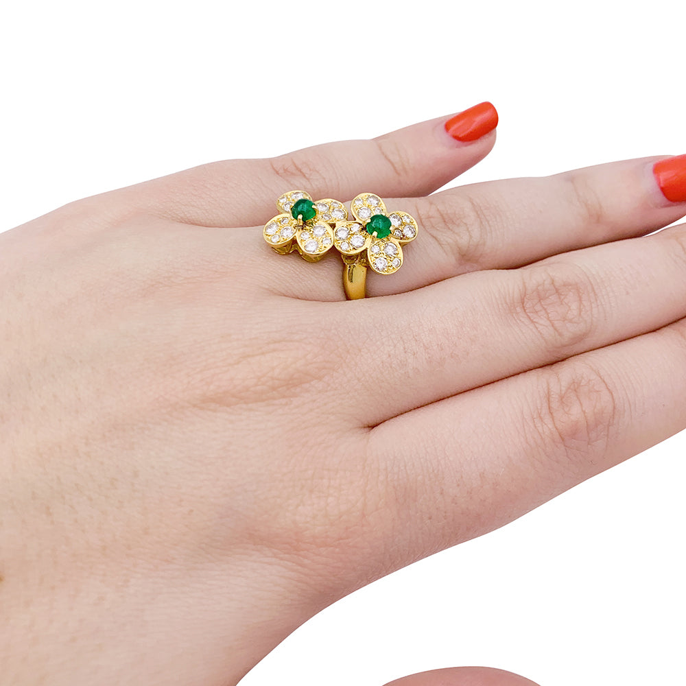 Van Cleef & Arpels ring, "Fleurette", in yellow gold, diamonds and emeralds.