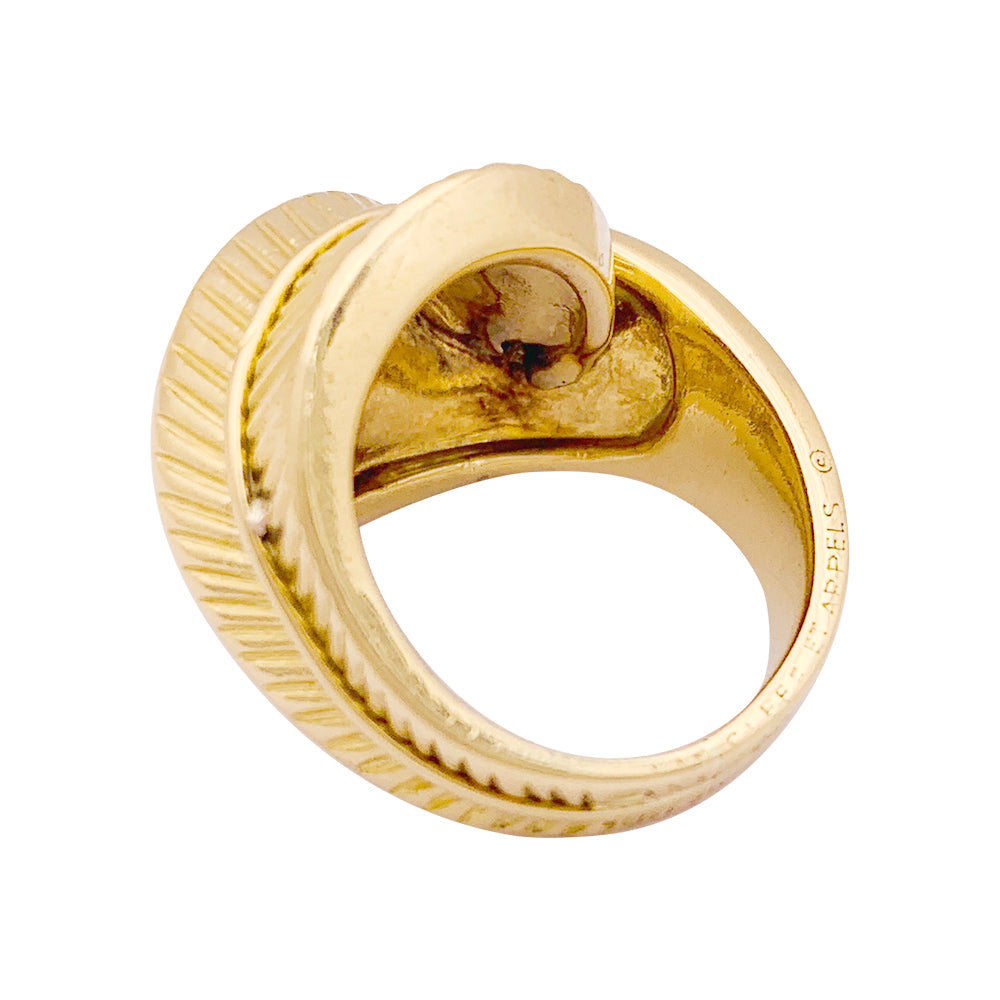 Van Cleef & Arpels ring, “Plume”, yellow gold.