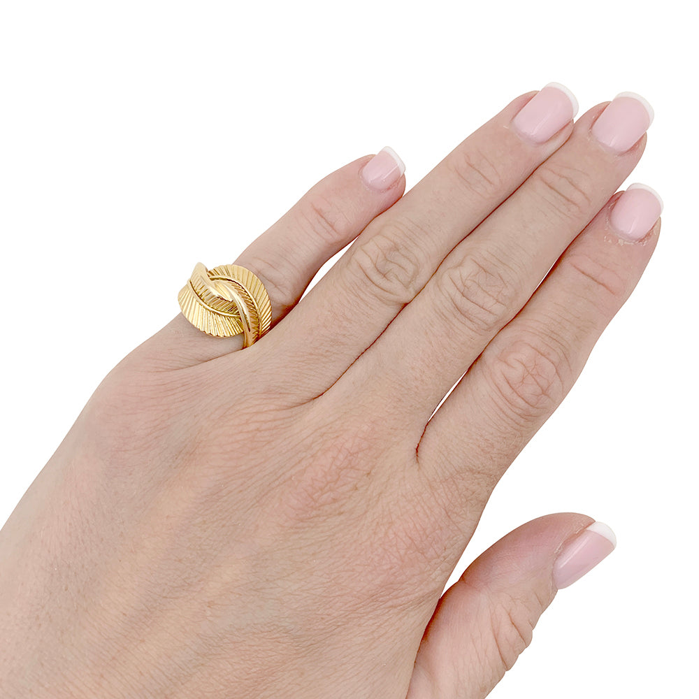 Van Cleef & Arpels ring, “Plume”, yellow gold.