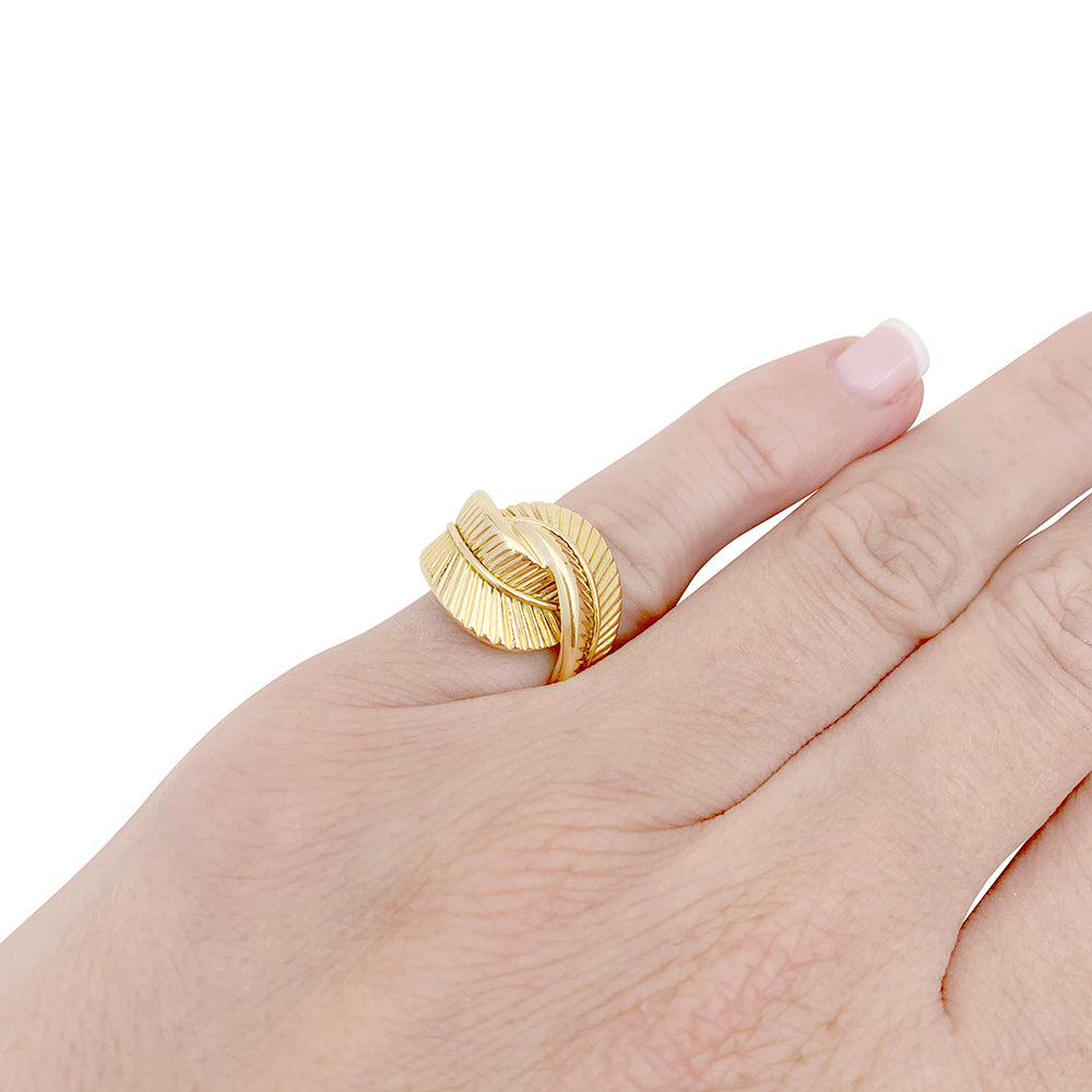Van Cleef & Arpels ring, “Plume”, yellow gold.