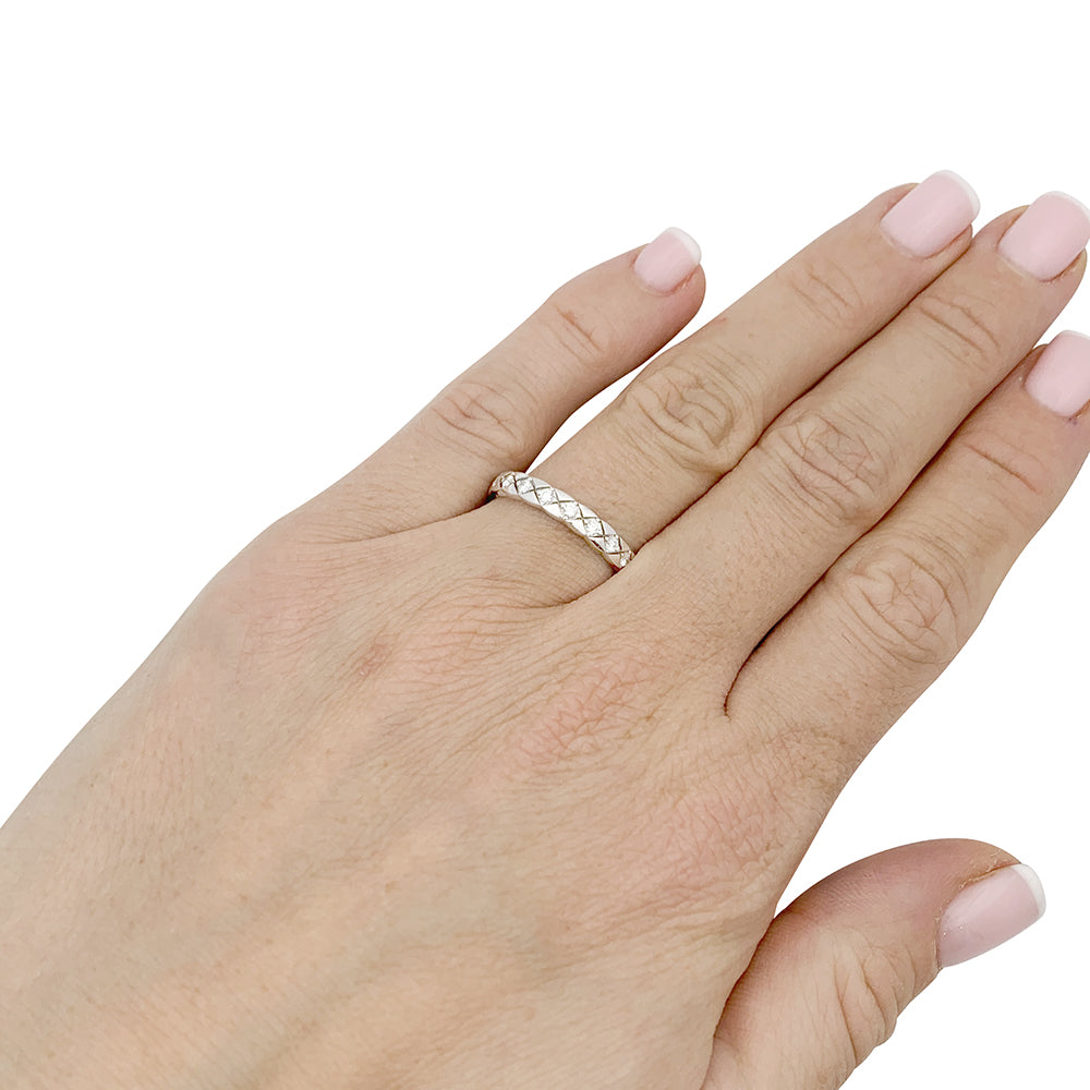 Bague alliance Chanel, "Coco Crush", or blanc, diamants.