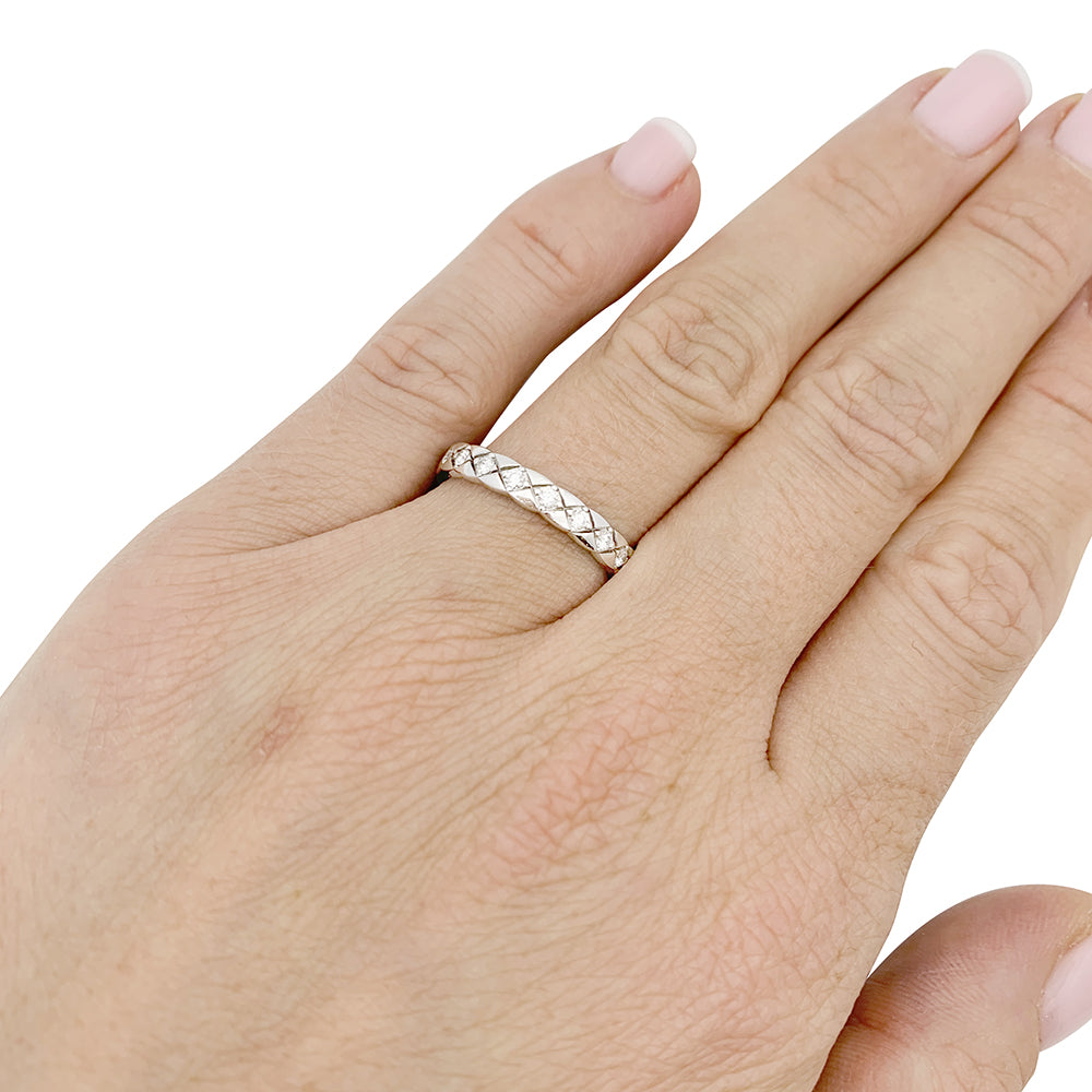 Bague alliance Chanel, "Coco Crush", or blanc, diamants.