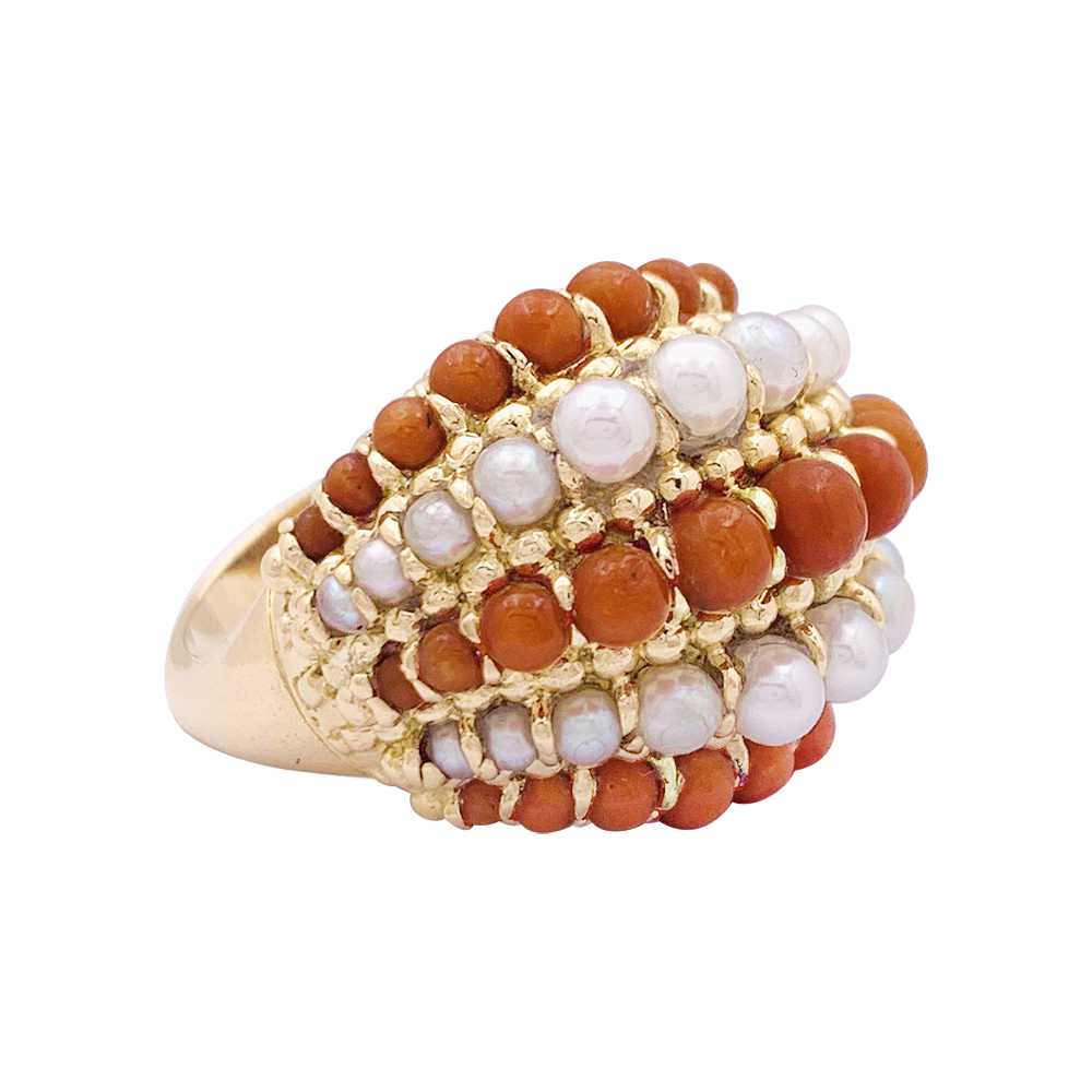 Bague dôme Van Cleef & Arpels, "Twist", or jaune, corail, perles.