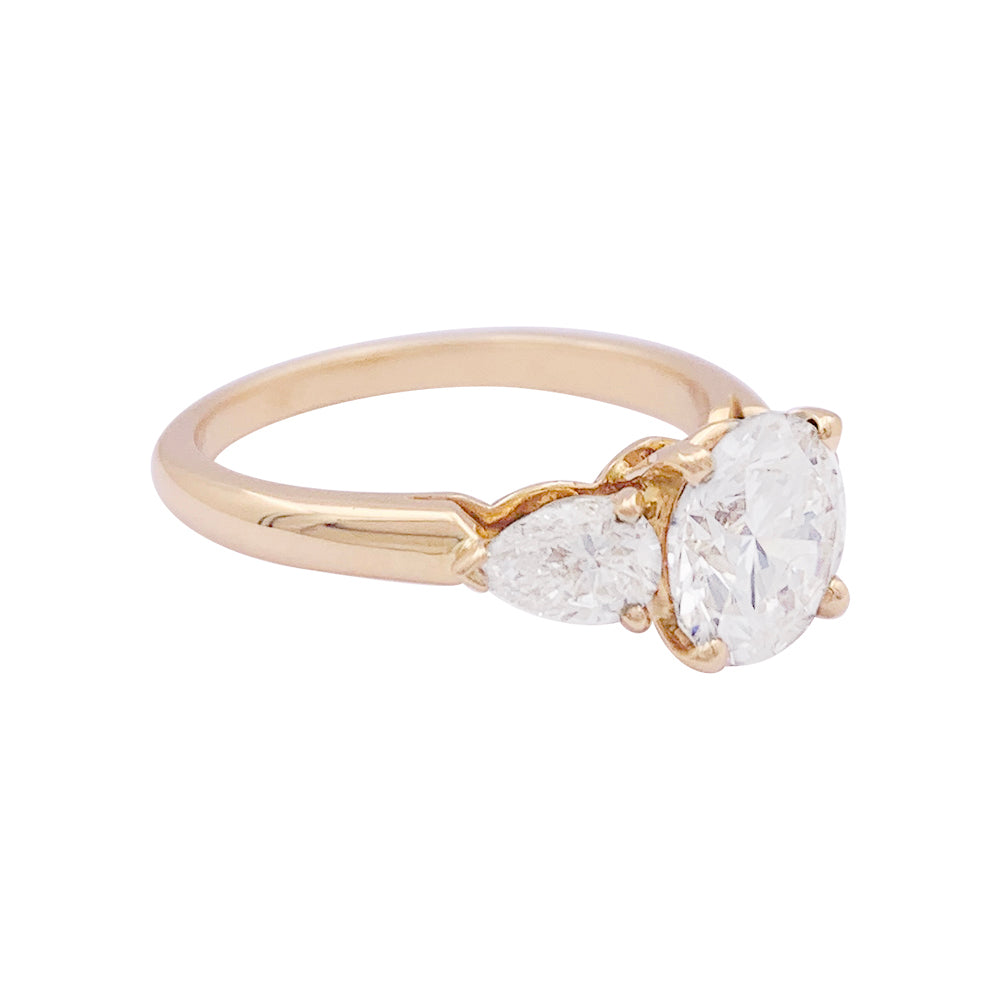 Cartier solitaire ring, yellow gold, diamonds.
