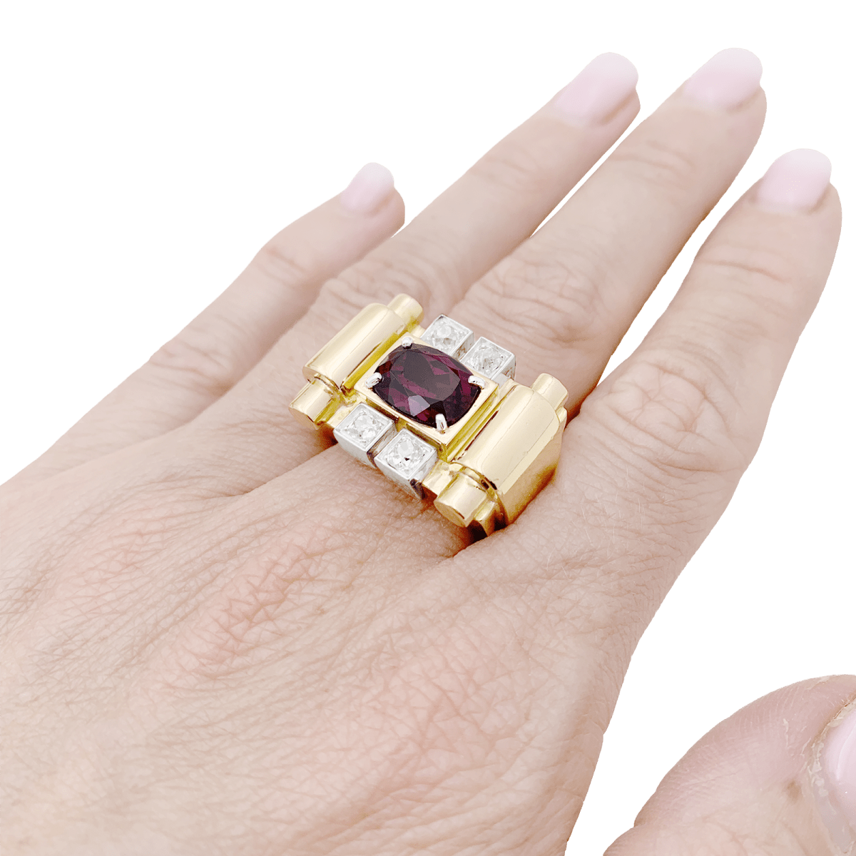 Bague "tank", deux tons d'or, grenat et diamants. - Maison Eloe