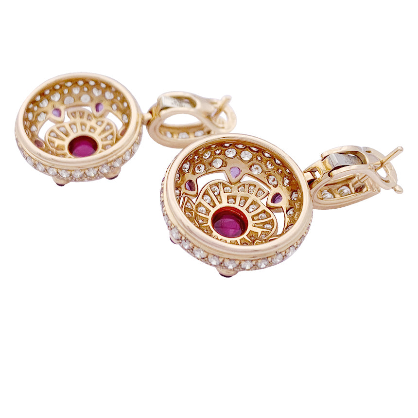 Boucles d'oreille Boucheron, "Jeanne", or rose, diamants, saphirs roses et rubis.
