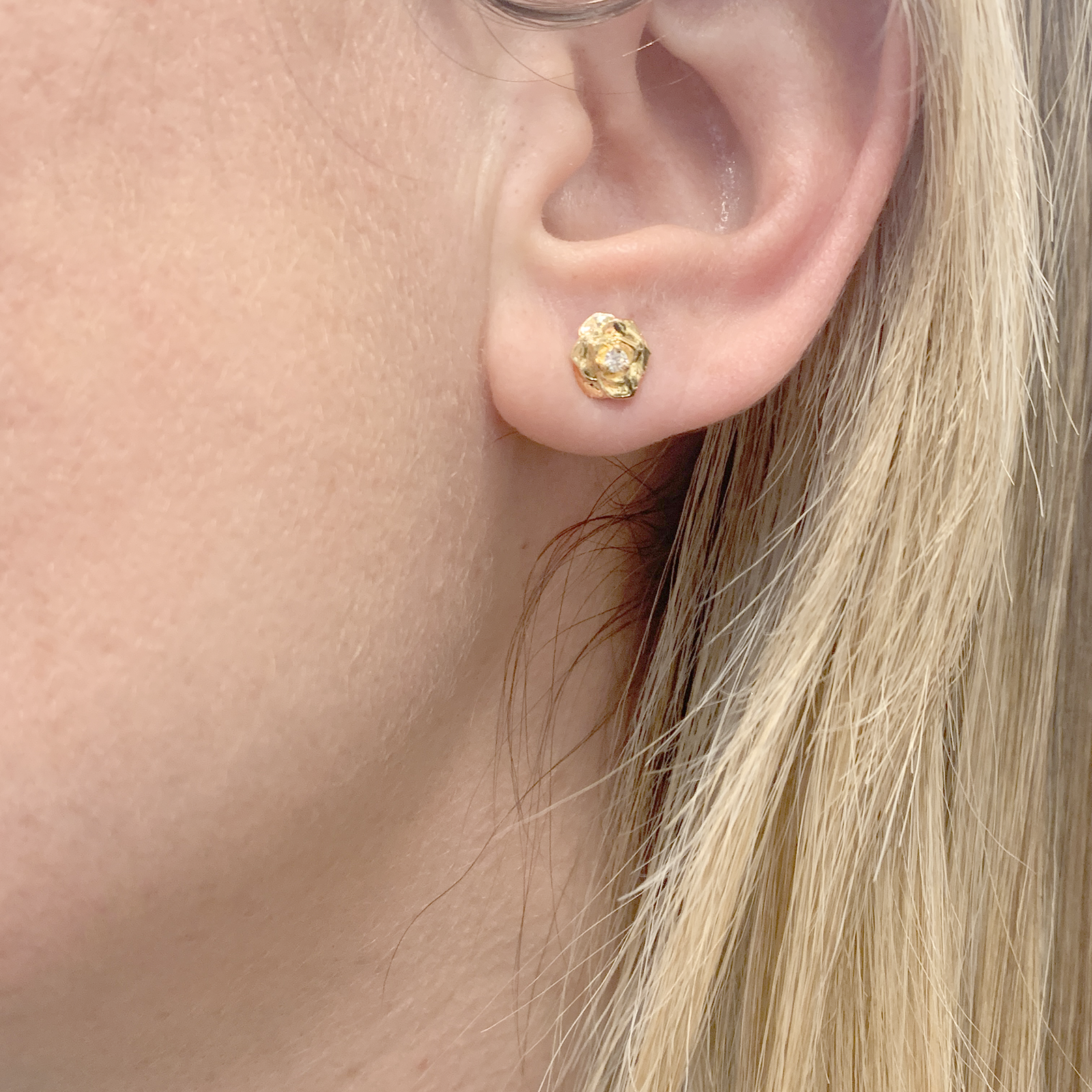 Earrings, "Rose Piaget", yellow gold, diamonds.