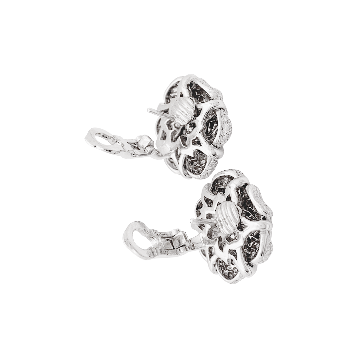 Boucles d'oreilles Chanel, "Camélia", or blanc, diamants. - Maison Eloe