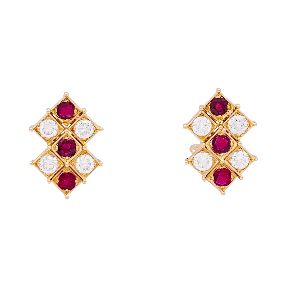 Boucles d'oreilles Chaumet, or jaune, rubis, diamants.