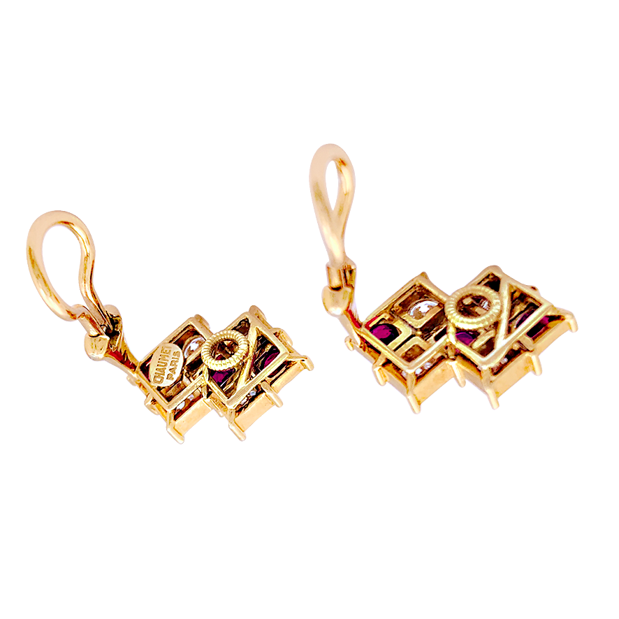 Chaumet earrings, yellow gold, rubies, diamonds.