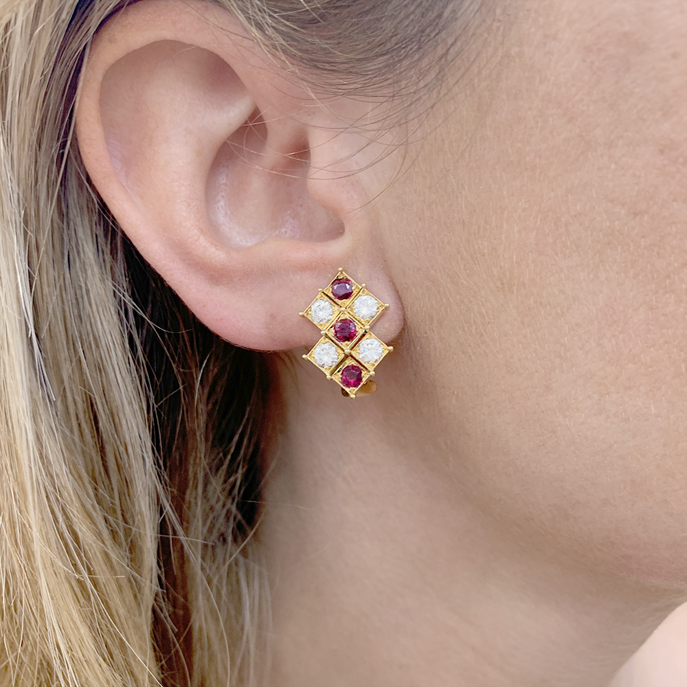 Chaumet earrings, yellow gold, rubies, diamonds.