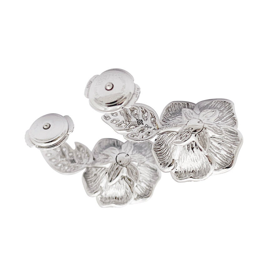 Boucles d'oreilles Dior "Bagatelle" or blanc, diamants.