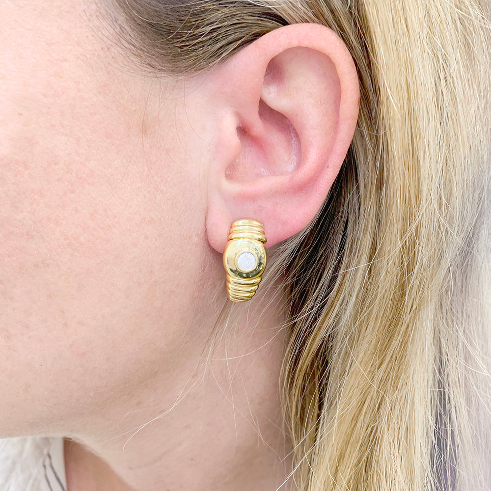 Boucles d'oreilles Fred, or jaune, diamants.