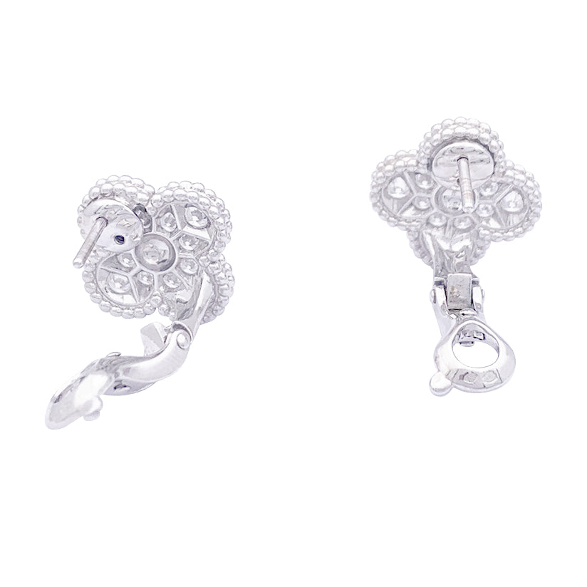 Boucles d'oreilles Van Cleef & Arpels "Vintage Alhambra" or blanc, diamants.
