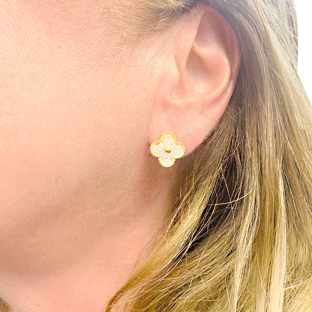 Boucles d'oreilles Van Cleef & Arpels, "Vintage Alhambra", or jaune, diamants.