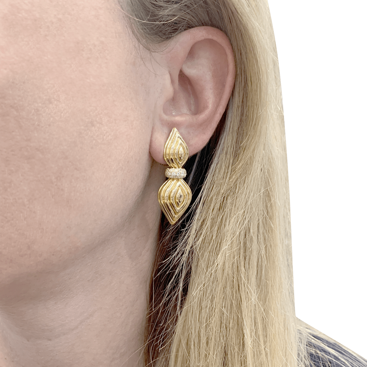 Boucles d'oreilles O.J. PERRIN, or jaune, diamants. - Maison Eloe