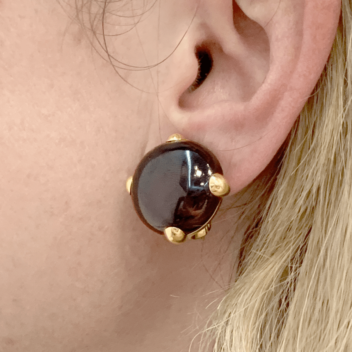 Boucles d'oreilles Pomellato, "Griffe", grenat, or jaune. - Maison Eloe