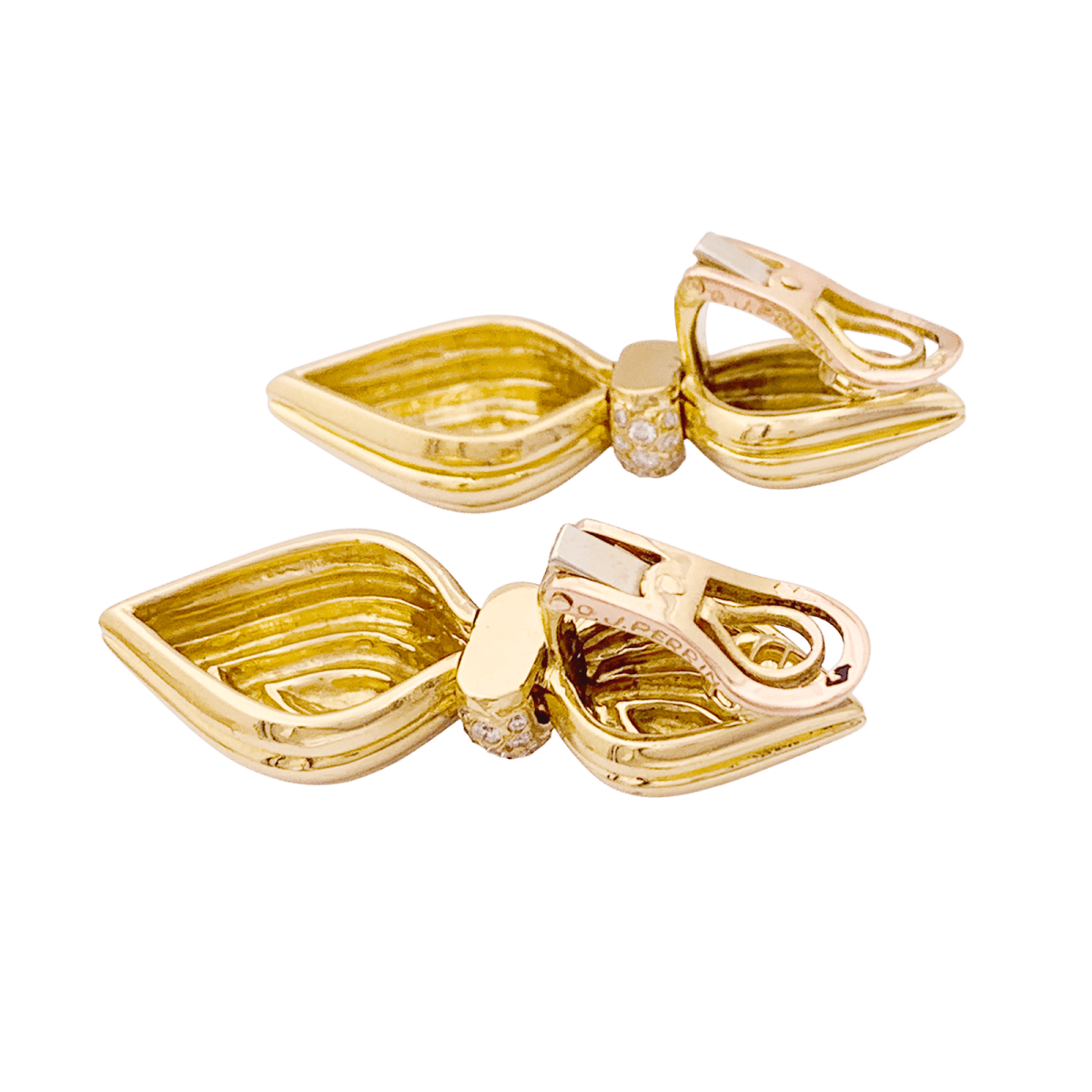 Boucles d'oreilles O.J. PERRIN, or jaune, diamants. - Maison Eloe
