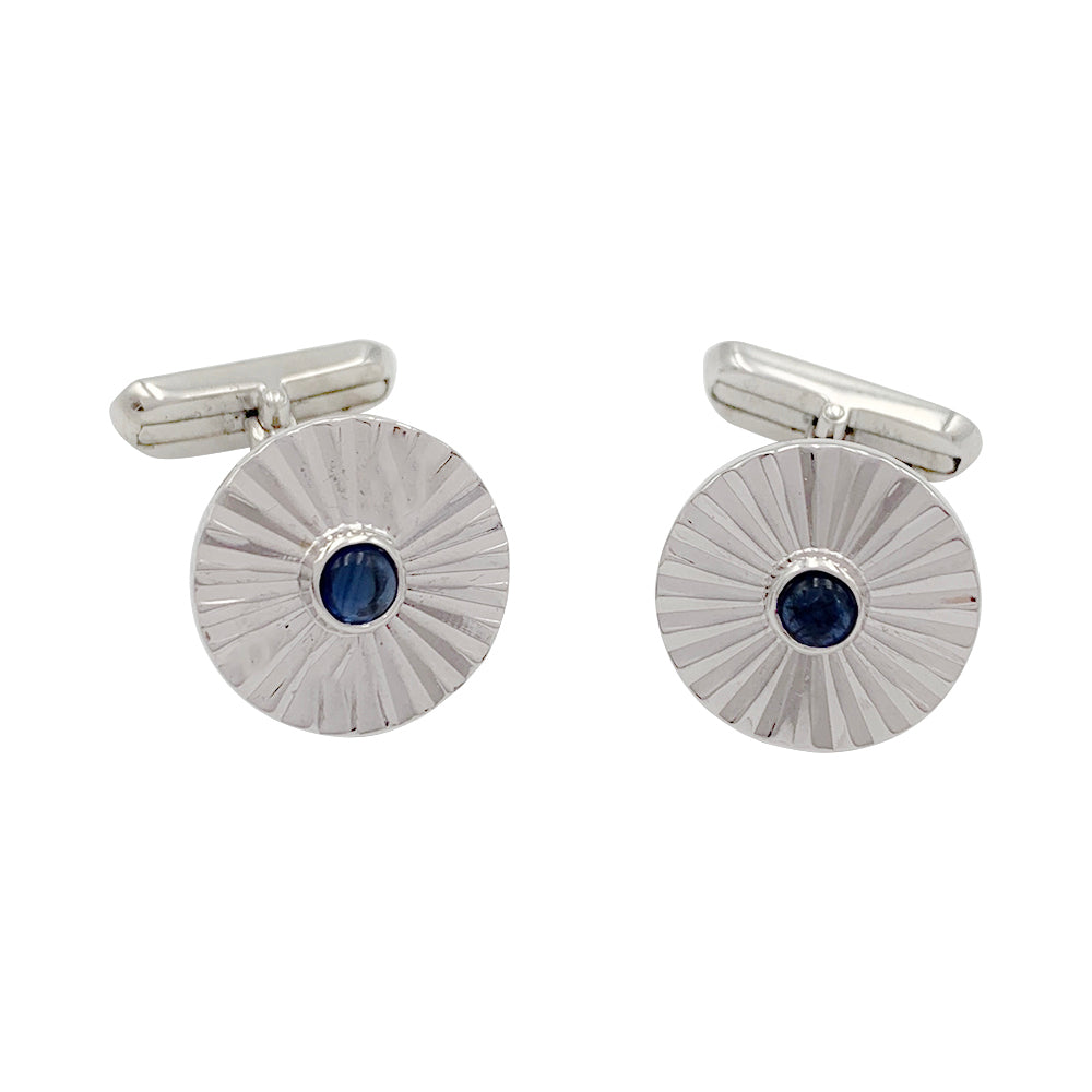 Boutons de manchette Chaumet, or blanc, saphirs.