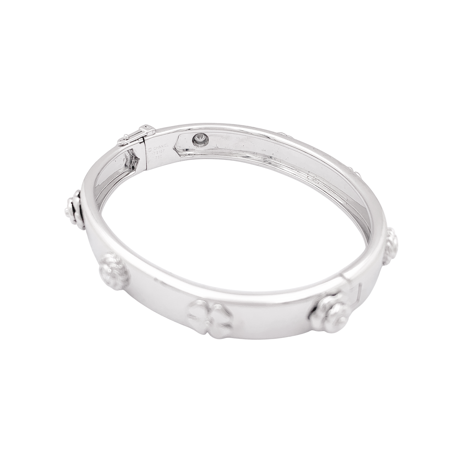 Bracelet Chanel "Trois Symboles" or blanc, diamants.