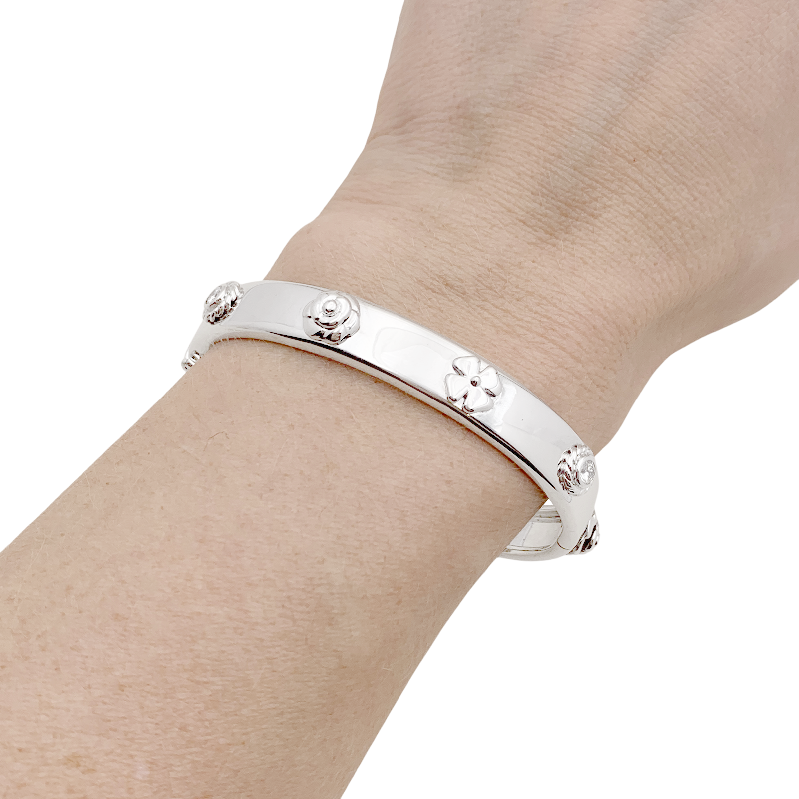 Bracelet Chanel "Trois Symboles" or blanc, diamants.