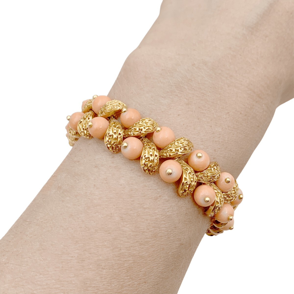 Bracelet Van Cleef & Arpels, “Gui”, or jaune, corail peau d’ange. - Maison Eloe
