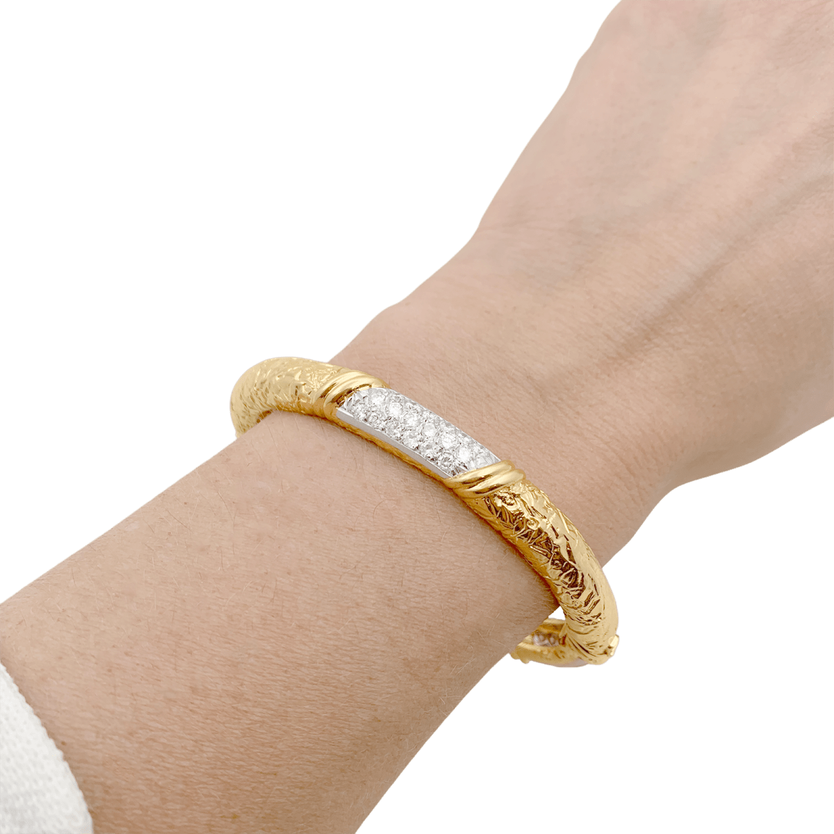 Bracelet jonc Van Cleef & Arpels, or jaune et diamants - Maison Eloe