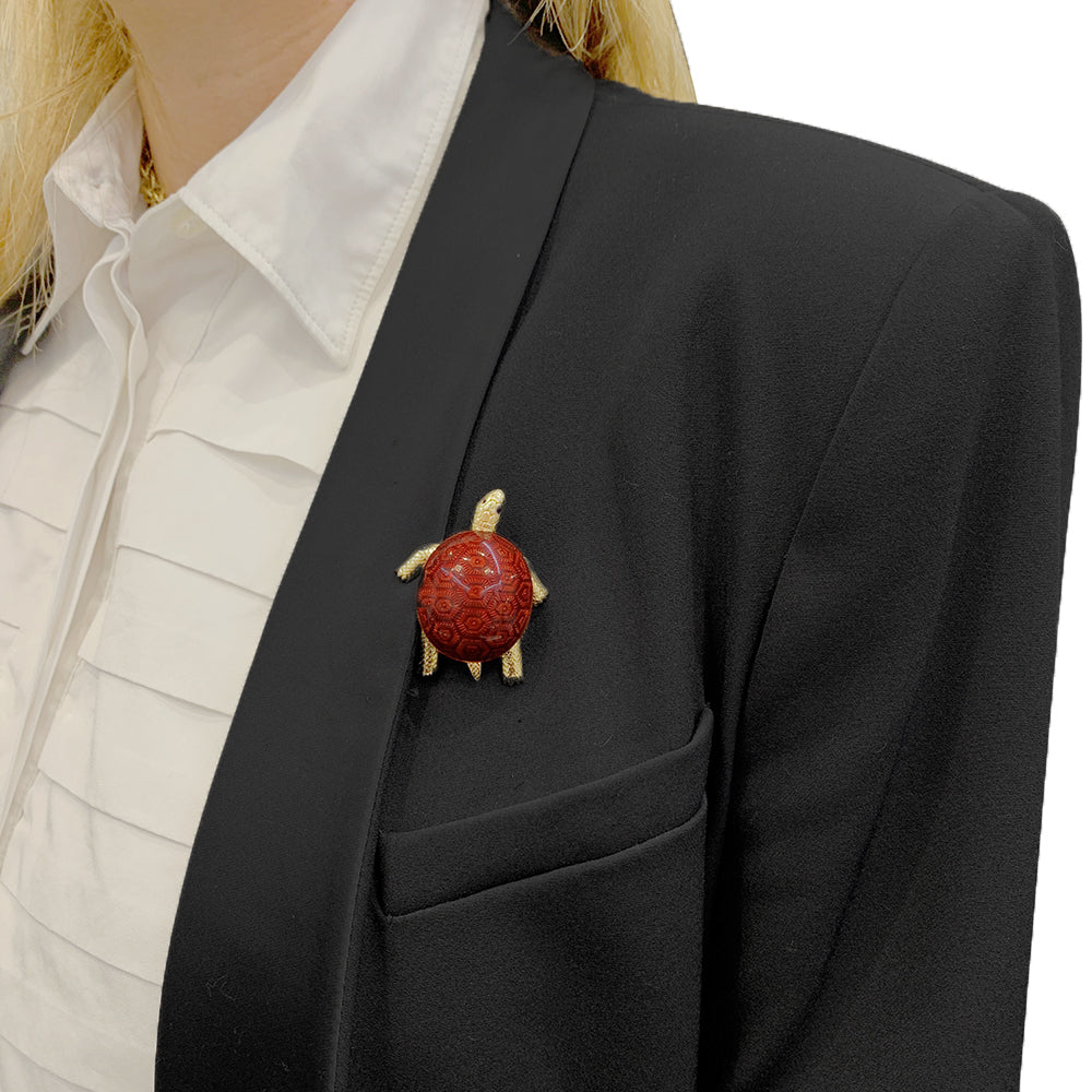 Boucheron brooch, "Turtle", yellow gold, enamel, ruby.