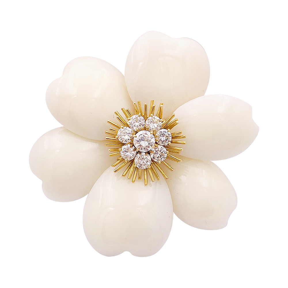 Broche Van Cleef & Arpels "Rose de Noël" or jaune, corail blanc, diamants.