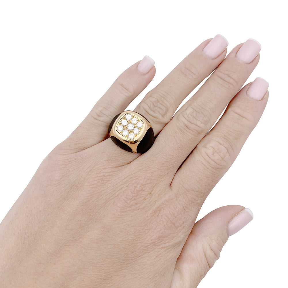 Bague Boucheron, "Chevalière", or jaune, bois et diamants.
