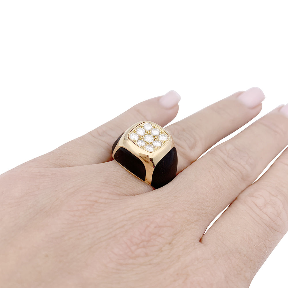 Bague Boucheron, "Chevalière", or jaune, bois et diamants.