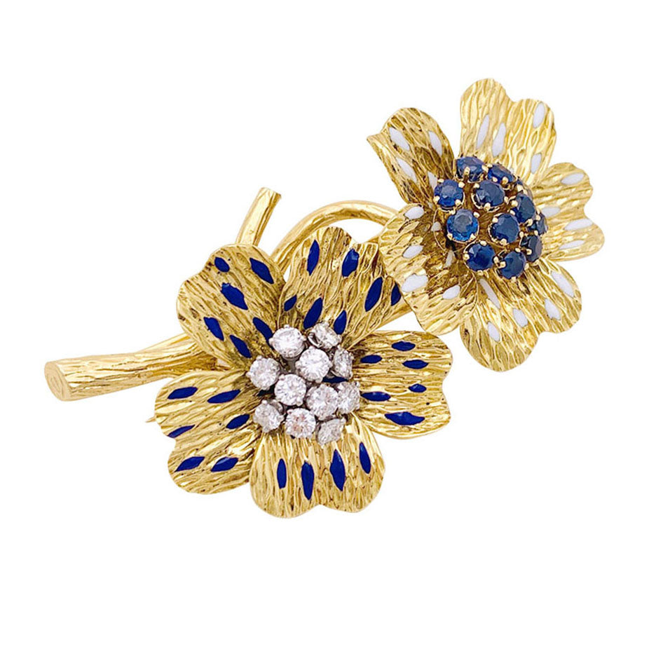 Clip Boucheron "Fleurs", or jaune, émaux, diamants et saphirs.