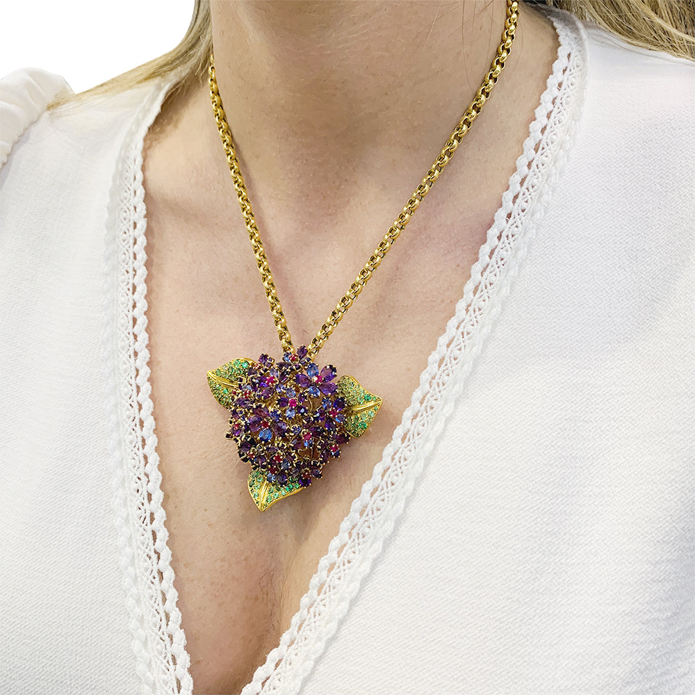 René Boivin clip, "Bouquet of Violets", yellow gold, colored gems.