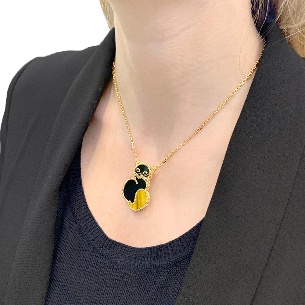Van Cleef & Arpels clip, "Lucky Animals Chat", in yellow gold, tiger's eye and onyx.
