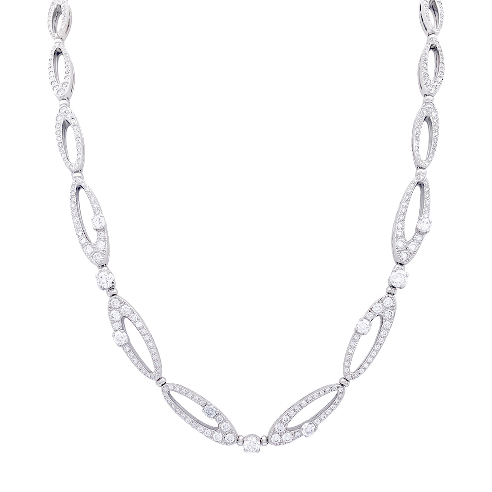 Collier Bulgari "Elisia", or blanc et diamants.