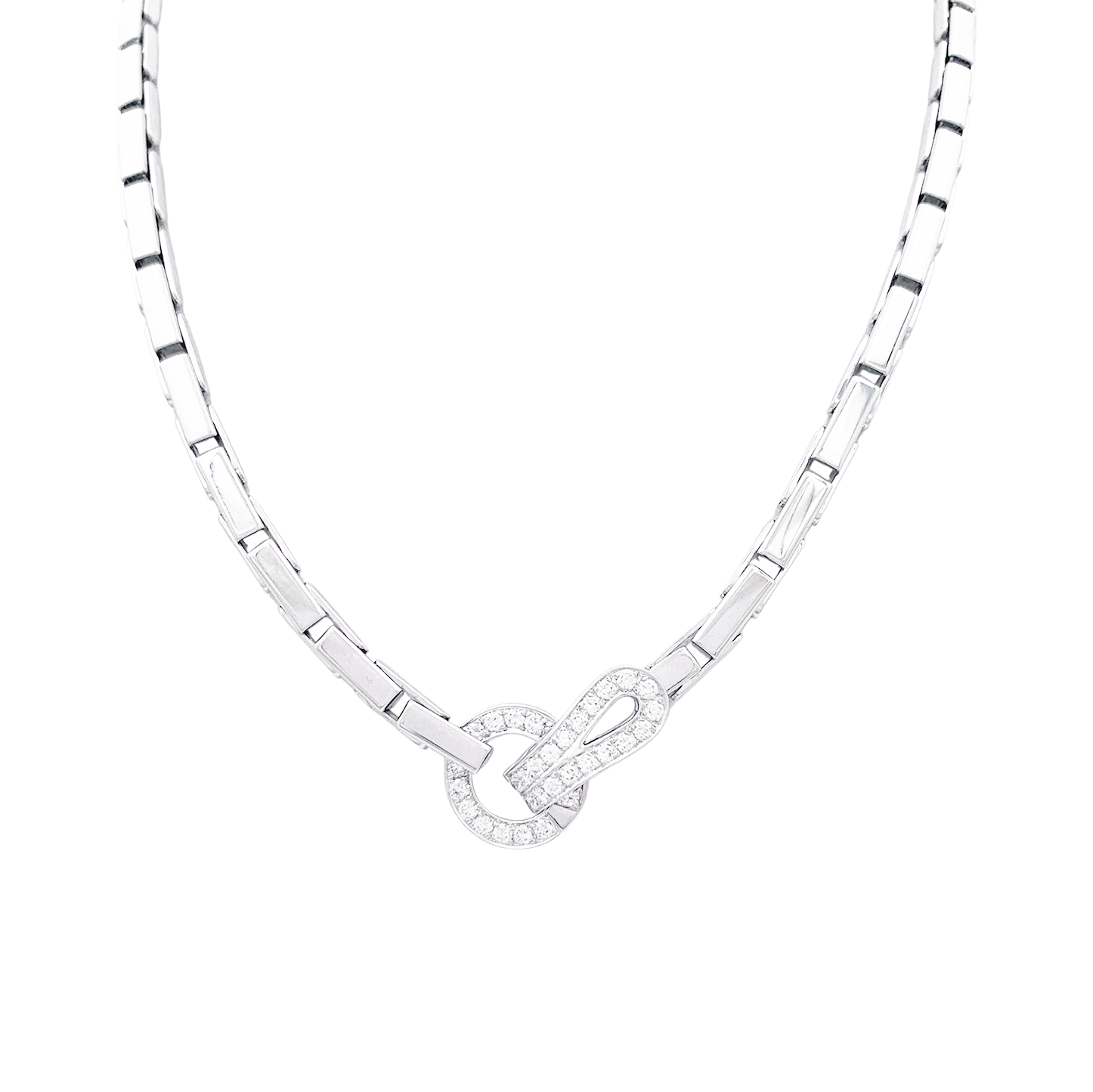 Collier Cartier "Agrafe" en or blanc et diamants.